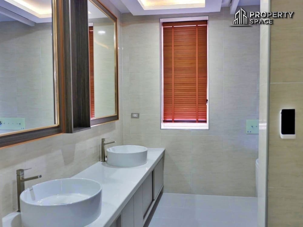 4-Bedroom Luxury Pool Villa In East Pattaya For Sale and Rent Image 14