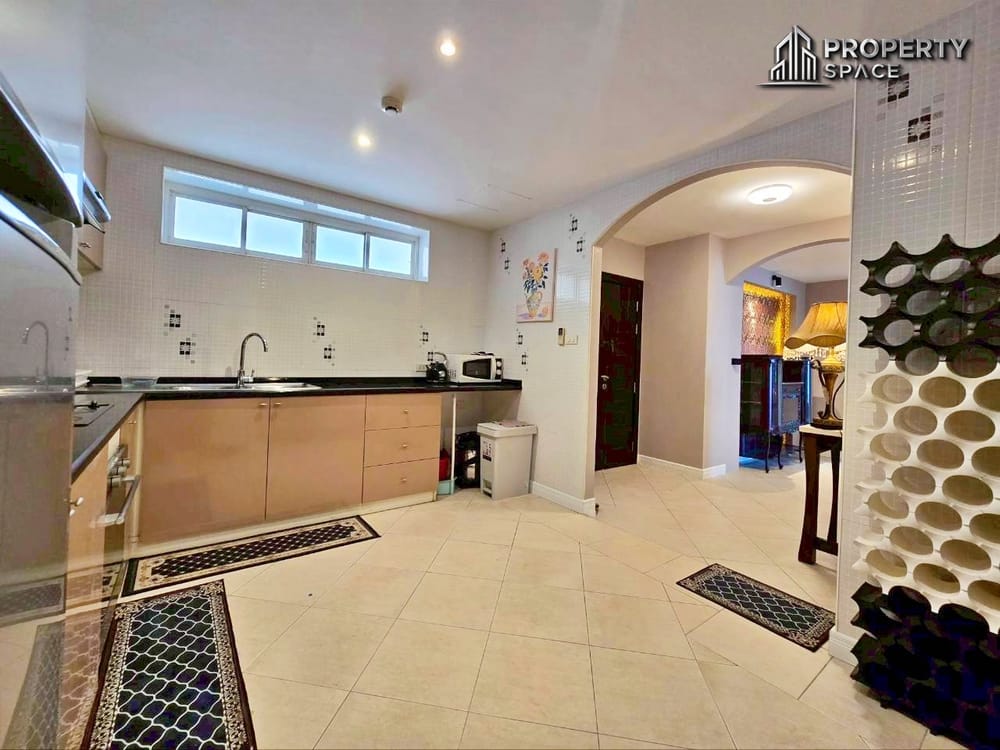 Spacious 3 Bedroom Condo Mountain View In Executive Residence 4 Pattaya For Sale And Rent Image 19