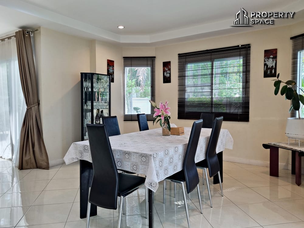 Pet Friendly Modern 3 Bedroom 2 Storey House In East Pattaya For Rent Image 11