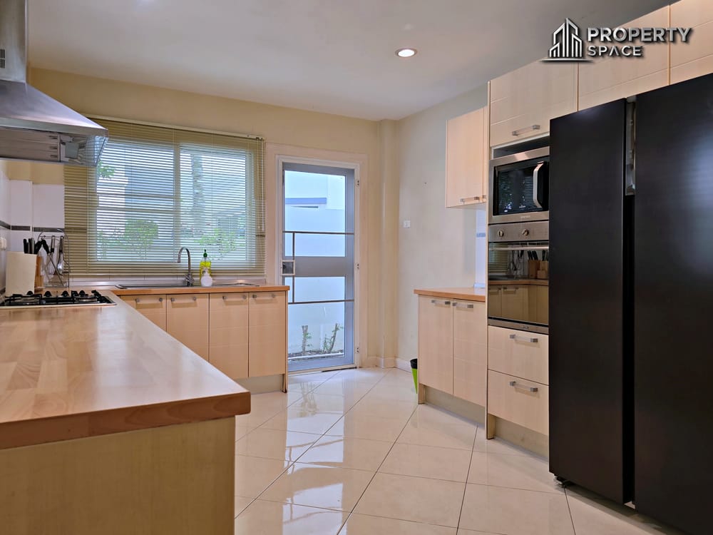 Pet Friendly Modern 3 Bedroom 2 Storey House In East Pattaya For Rent Image 13