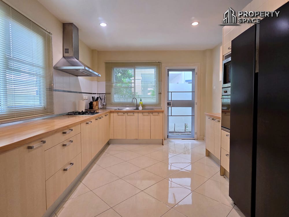 Pet Friendly Modern 3 Bedroom 2 Storey House In East Pattaya For Rent Image 14