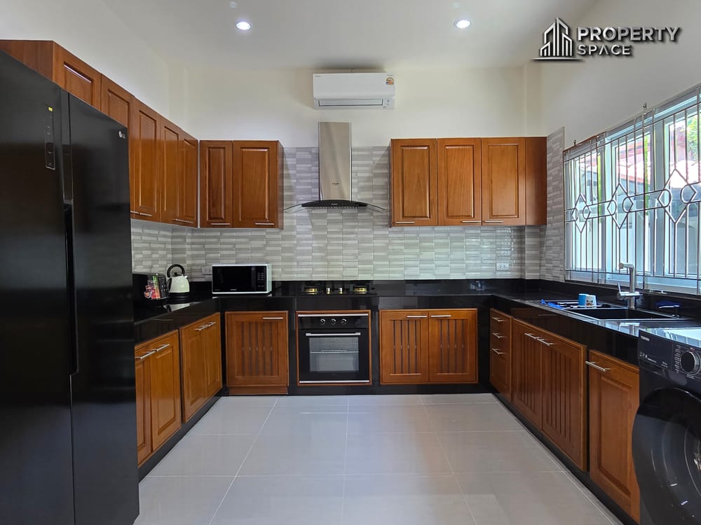 Modern Single-Story 3 Bedroom House in East Pattaya For Rent Image 12