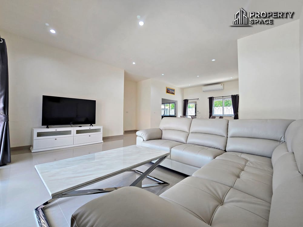 Modern Single-Story 3 Bedroom House in East Pattaya For Rent Image 6