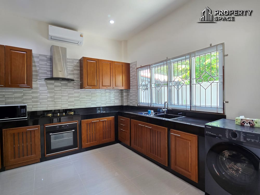 Modern Single-Story 3 Bedroom House in East Pattaya For Rent Image 14