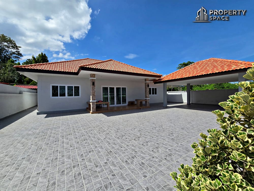 Modern Single-Story 3 Bedroom House in East Pattaya For Rent Image 1