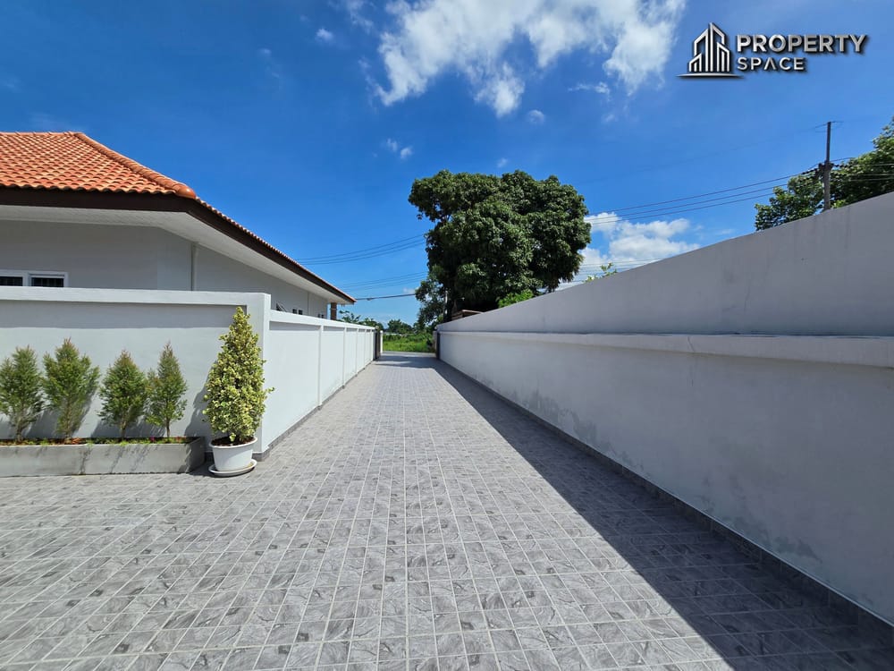 Modern Single-Story 3 Bedroom House in East Pattaya For Rent Image 34