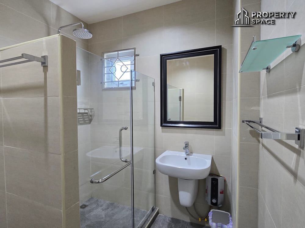 Modern Single-Story 3 Bedroom House in East Pattaya For Rent Image 19