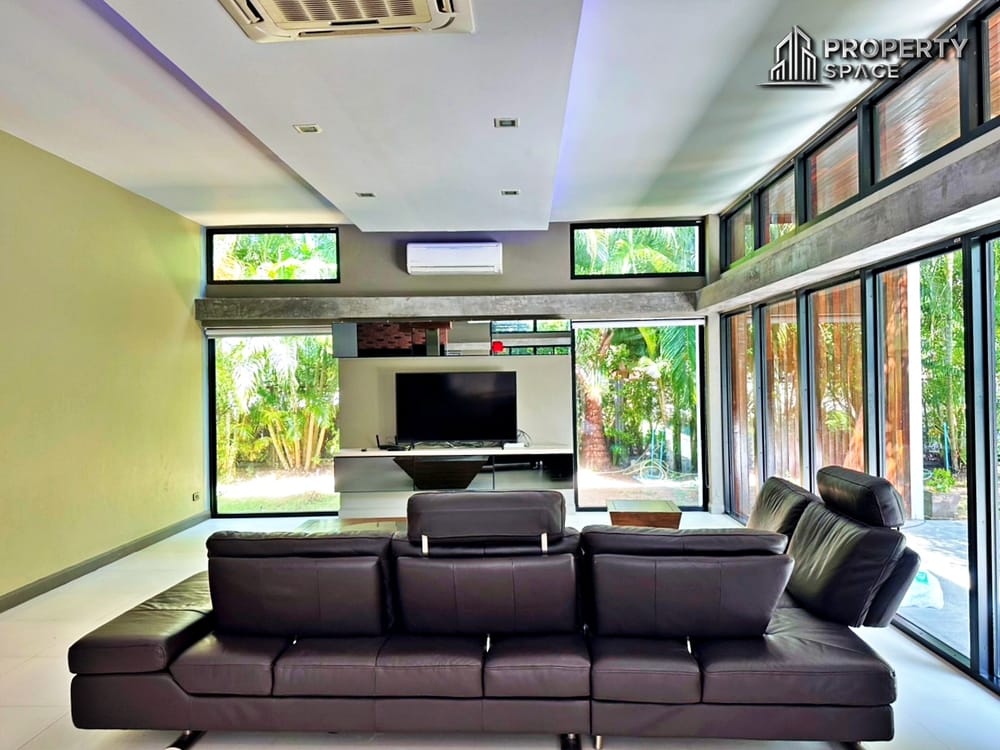 Luxury Pet Friendly 4 Bedroom Pool Villa In East Pattaya For Rent Image 9