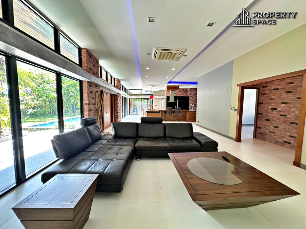 Luxury Pet Friendly 4 Bedroom Pool Villa In East Pattaya For Rent Image 8