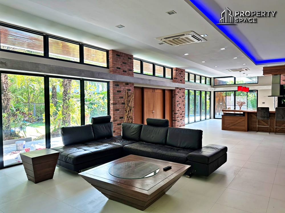 Luxury Pet Friendly 4 Bedroom Pool Villa In East Pattaya For Rent Image 10