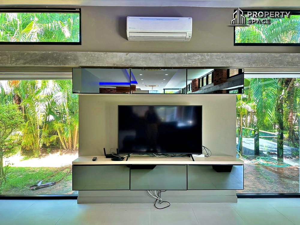 Luxury Pet Friendly 4 Bedroom Pool Villa In East Pattaya For Rent Image 11