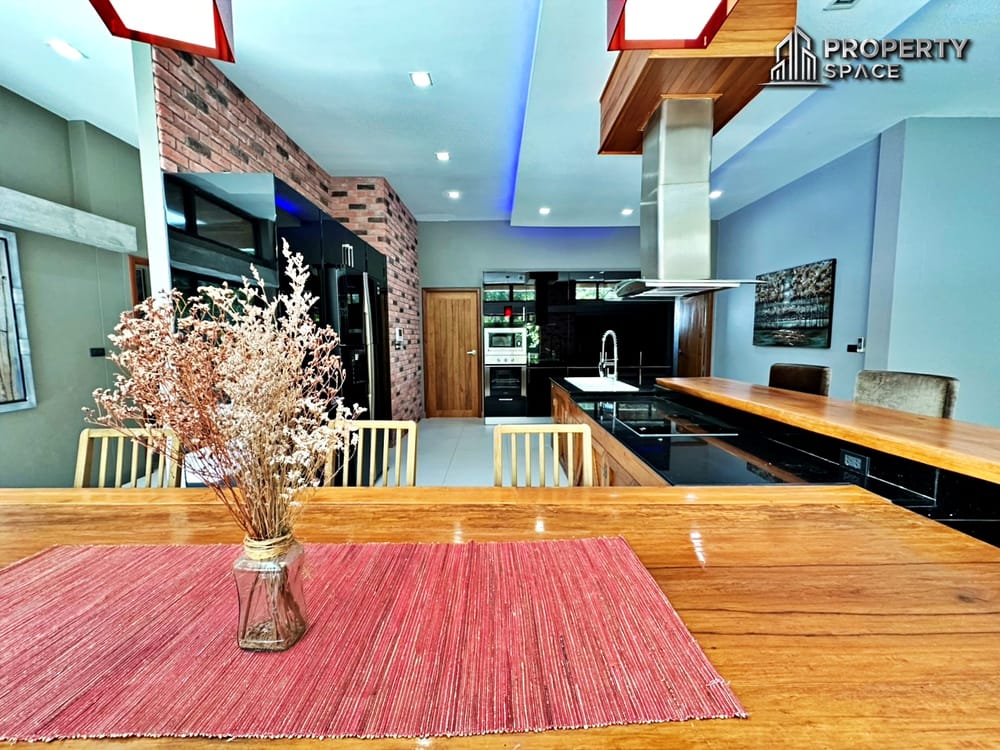 Luxury Pet Friendly 4 Bedroom Pool Villa In East Pattaya For Rent Image 13