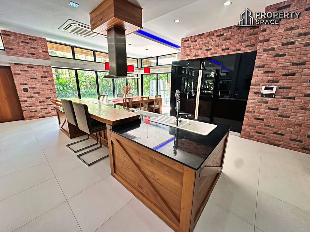 Luxury Pet Friendly 4 Bedroom Pool Villa In East Pattaya For Rent Image 16