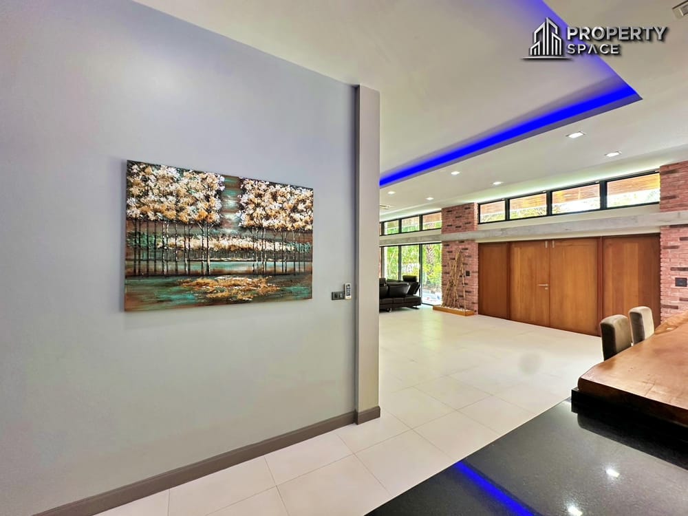 Luxury Pet Friendly 4 Bedroom Pool Villa In East Pattaya For Rent Image 18