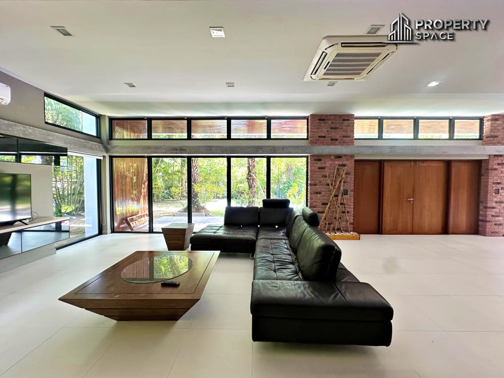 Luxury Pet Friendly 4 Bedroom Pool Villa In East Pattaya For Rent Image 7
