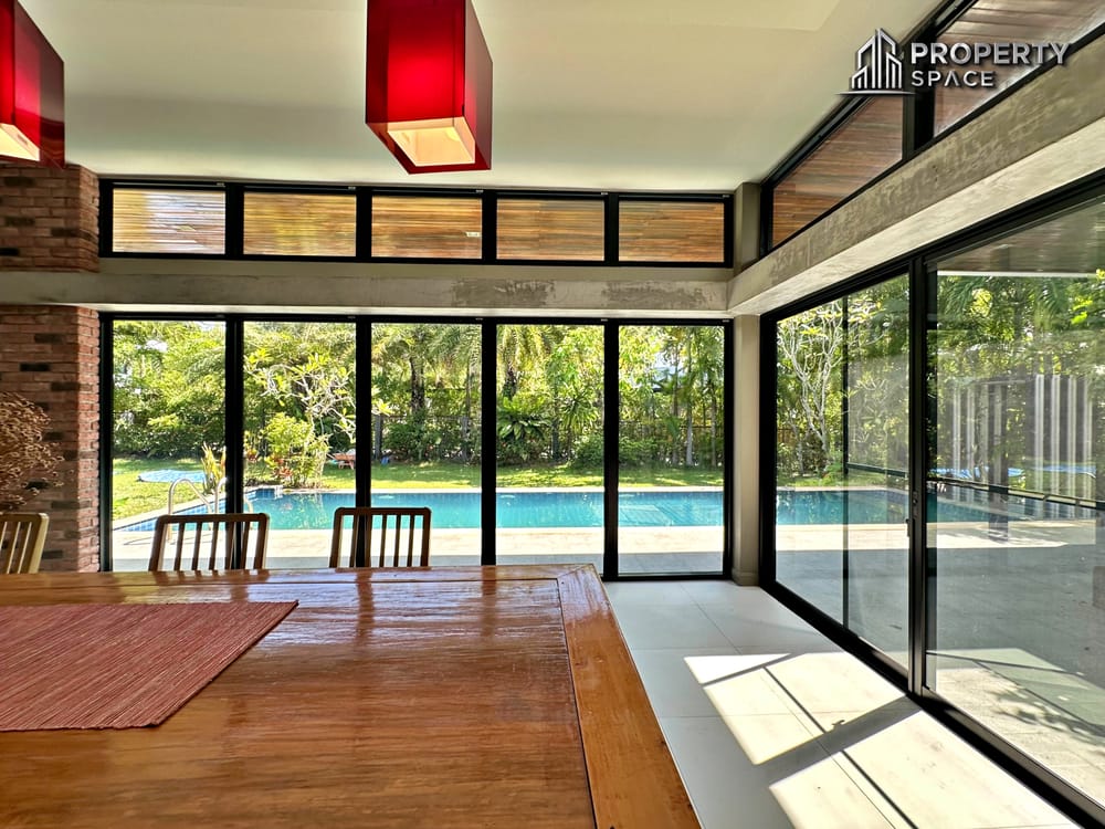 Luxury Pet Friendly 4 Bedroom Pool Villa In East Pattaya For Rent Image 15