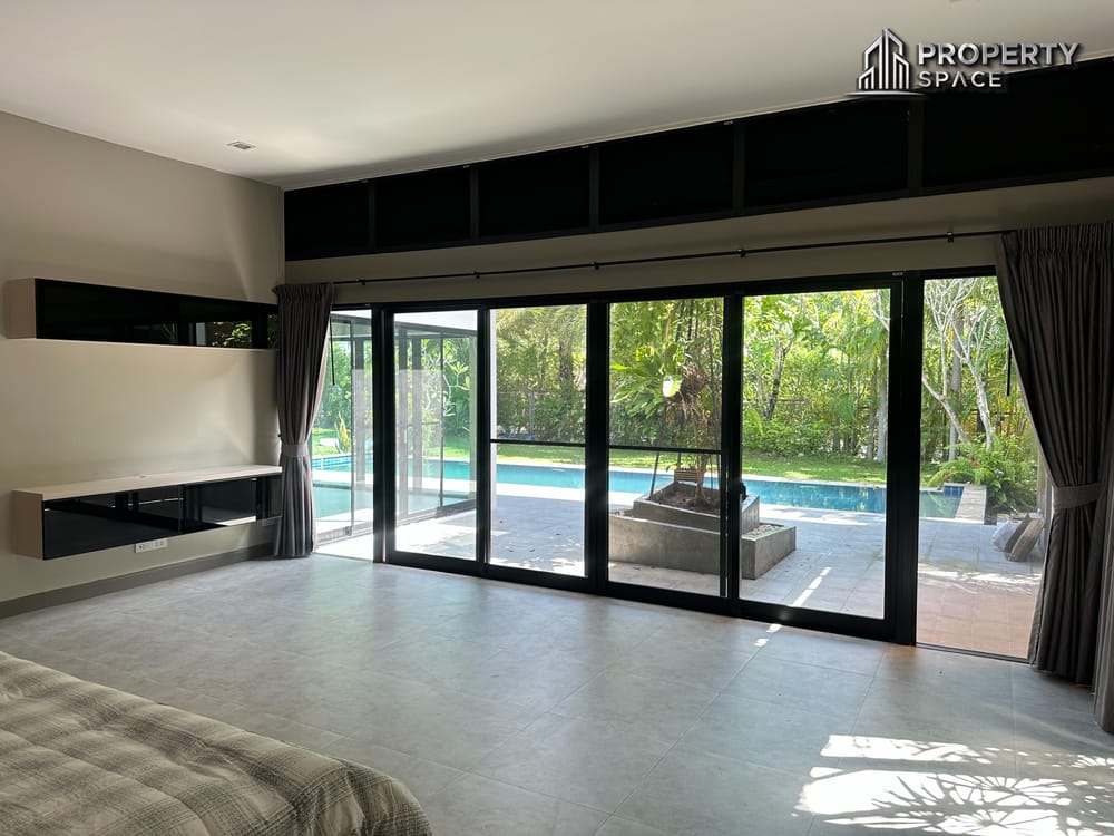 Luxury Pet Friendly 4 Bedroom Pool Villa In East Pattaya For Rent Image 22