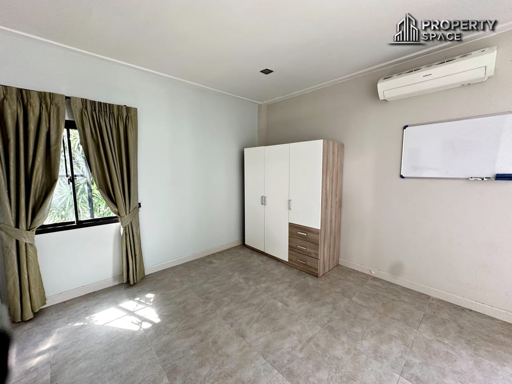 Luxury Pet Friendly 4 Bedroom Pool Villa In East Pattaya For Rent Image 32