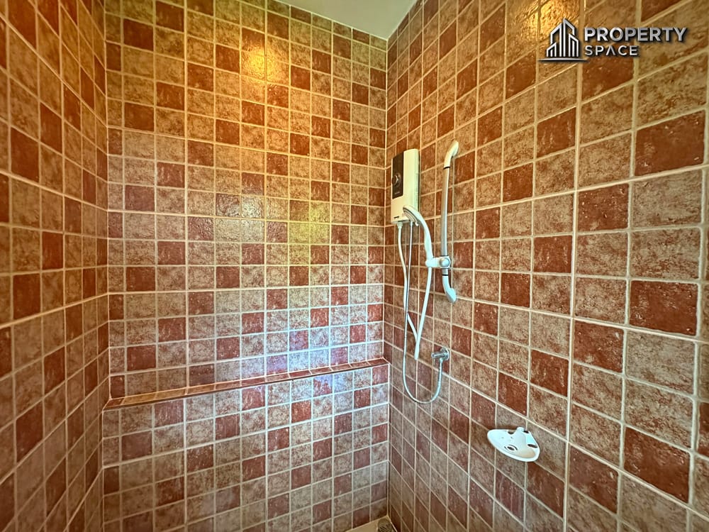 Luxury Pet Friendly 4 Bedroom Pool Villa In East Pattaya For Rent Image 37