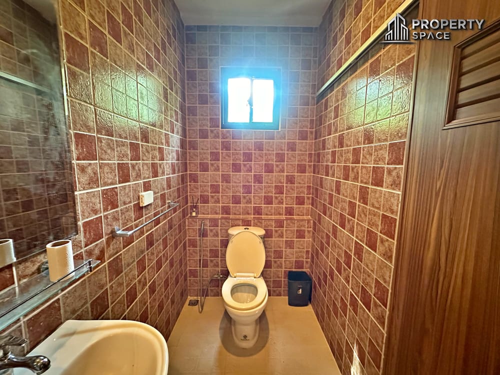 Luxury Pet Friendly 4 Bedroom Pool Villa In East Pattaya For Rent Image 38