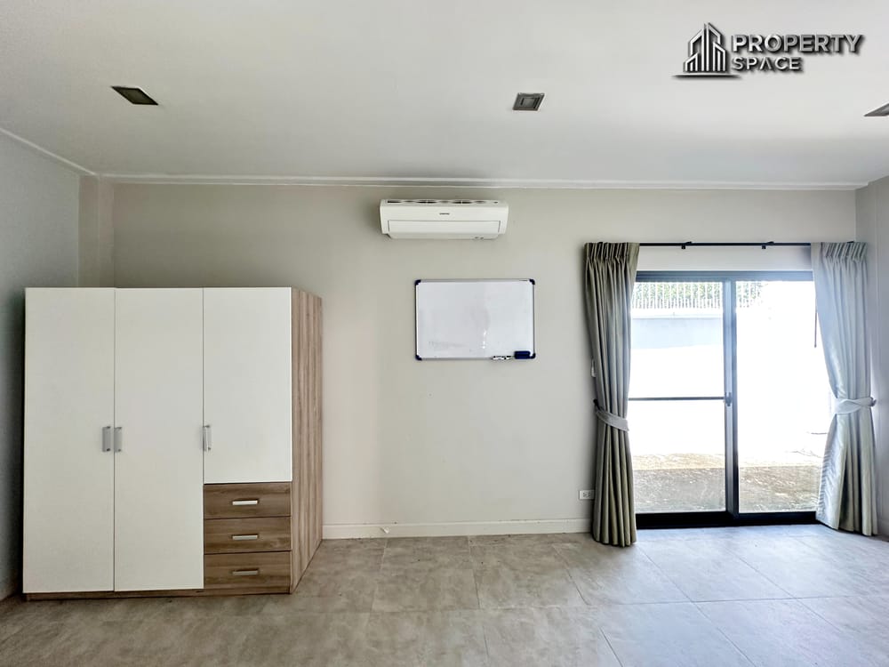 Luxury Pet Friendly 4 Bedroom Pool Villa In East Pattaya For Rent Image 31