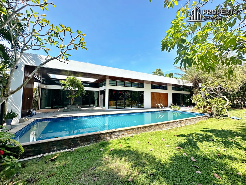 Luxury Pet Friendly 4 Bedroom Pool Villa In East Pattaya For Rent Image 1