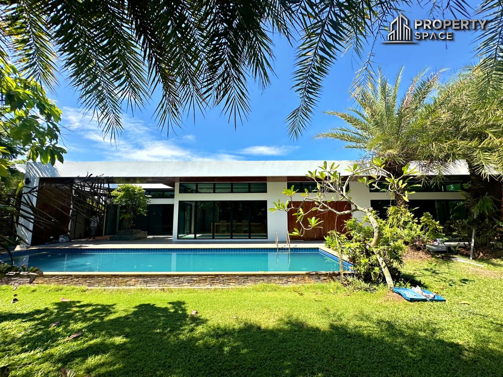 Luxury Pet Friendly 4 Bedroom Pool Villa In East Pattaya For Rent Image 3