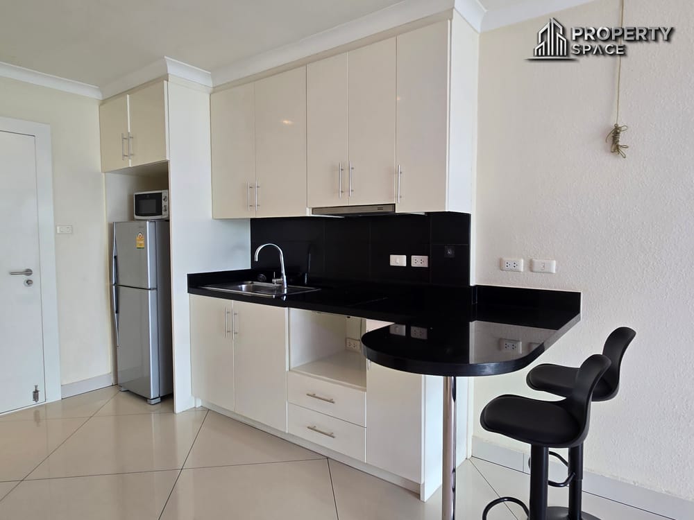 Prime Location Sea View Studio In Central Pattaya View Talay 6 For Rent Image 11