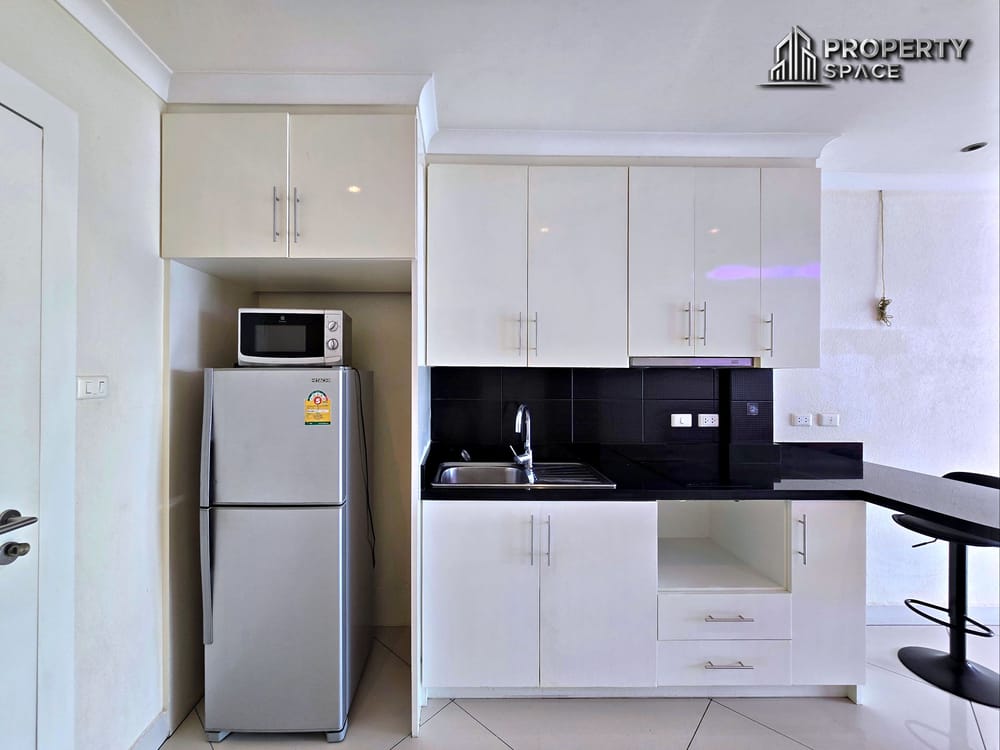 Prime Location Sea View Studio In Central Pattaya View Talay 6 For Rent Image 10