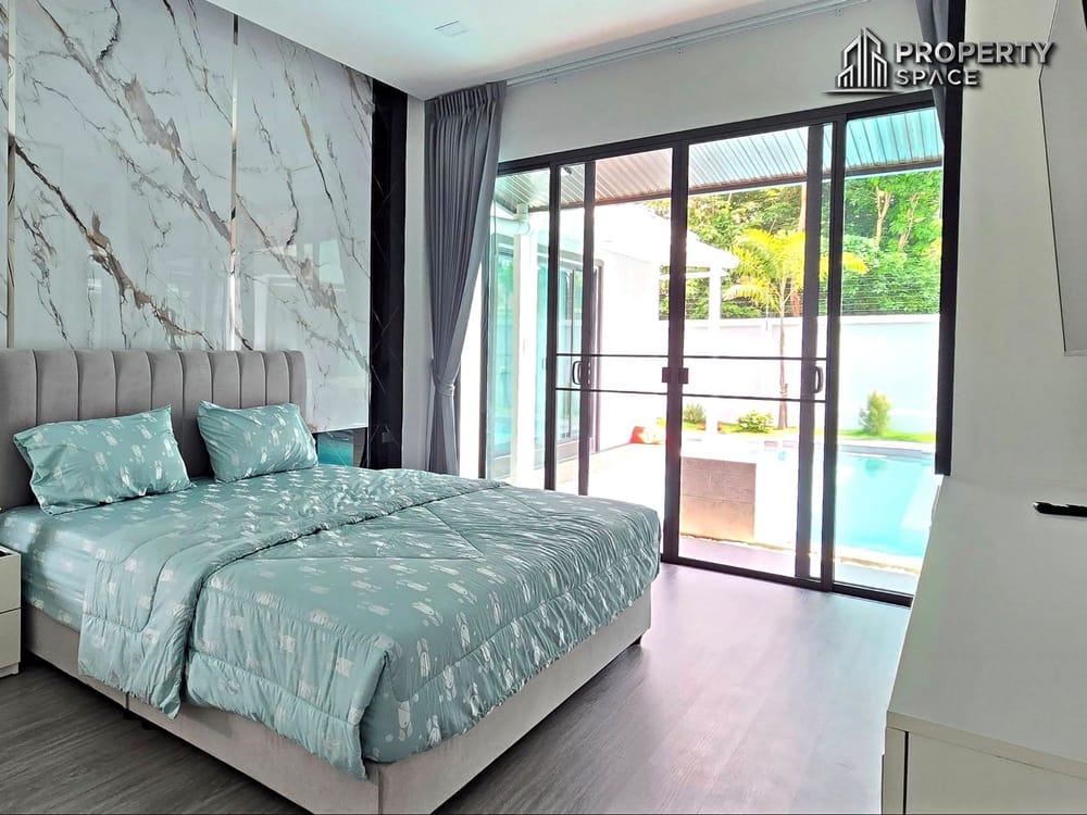 Modern Fully Furnished 4 Bedroom Pool Villa For Rent In East Pattaya Image 13