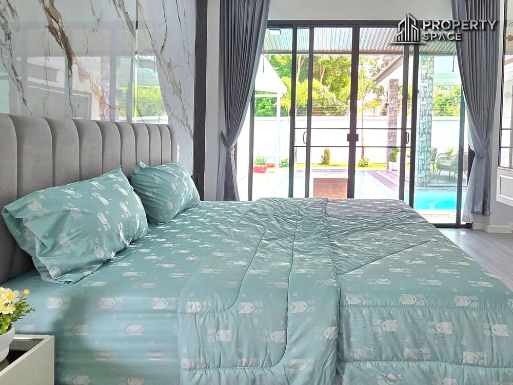 Modern Fully Furnished 4 Bedroom Pool Villa For Rent In East Pattaya Image 14