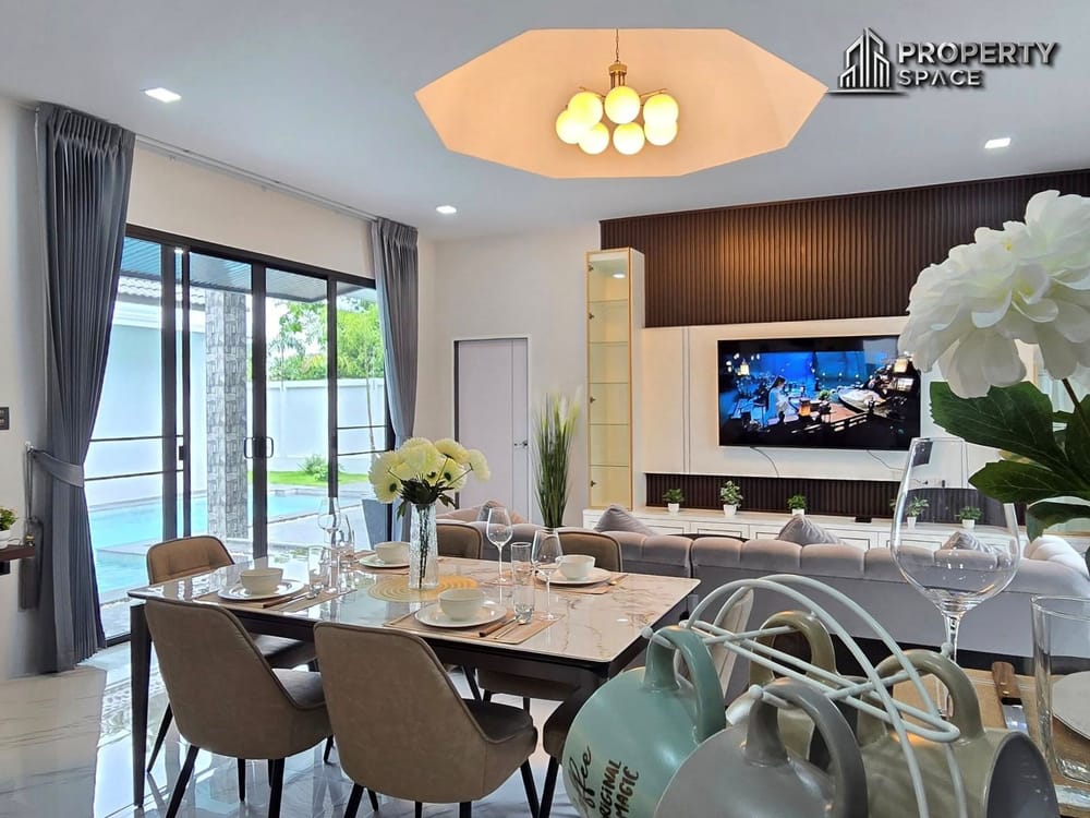 Modern Fully Furnished 4 Bedroom Pool Villa For Rent In East Pattaya Image 6