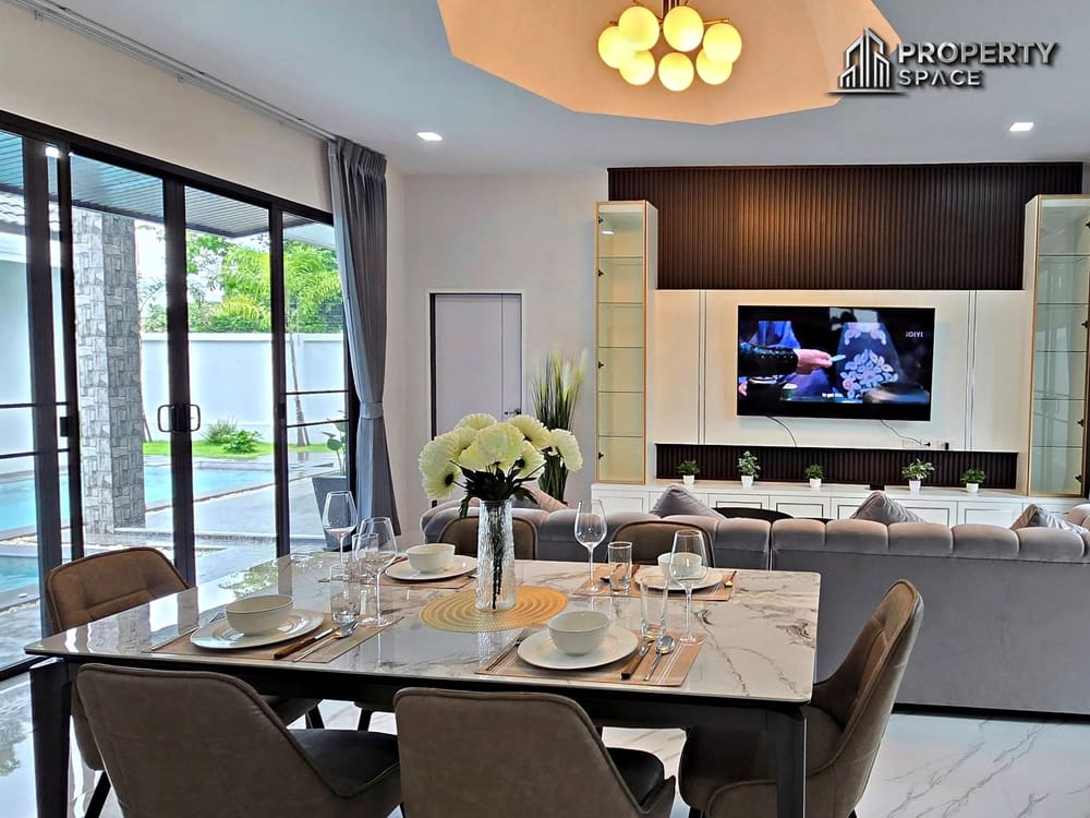 Modern Fully Furnished 4 Bedroom Pool Villa For Rent In East Pattaya Image 9