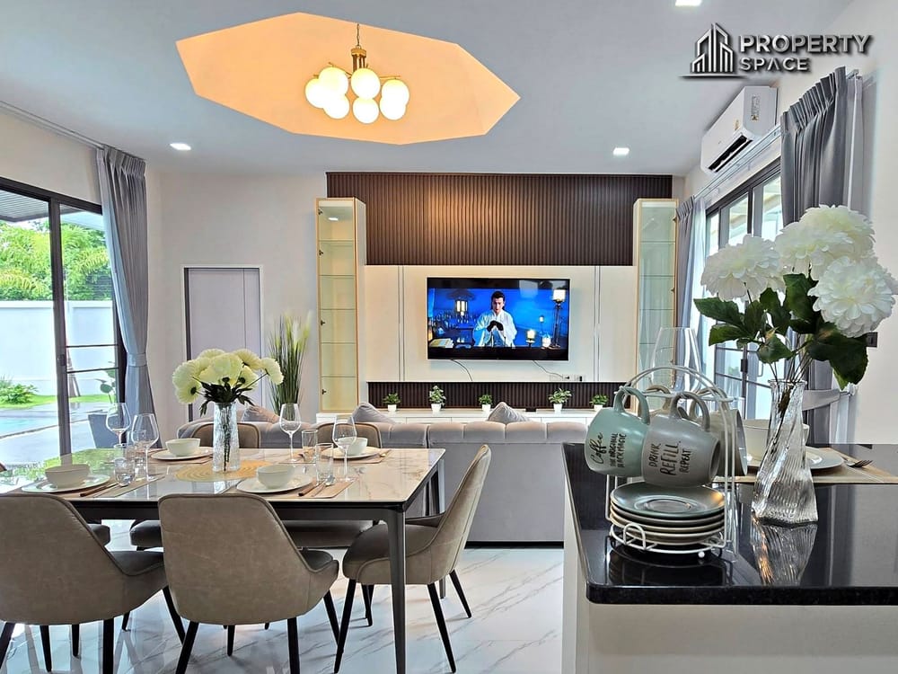 Modern Fully Furnished 4 Bedroom Pool Villa For Rent In East Pattaya Image 10