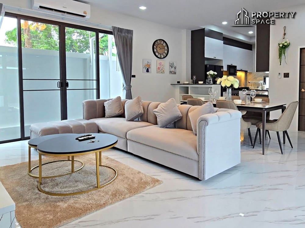 Modern Fully Furnished 4 Bedroom Pool Villa For Rent In East Pattaya Image 8