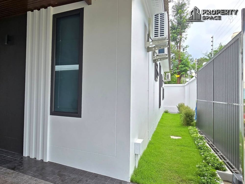 Modern Fully Furnished 4 Bedroom Pool Villa For Rent In East Pattaya Image 23