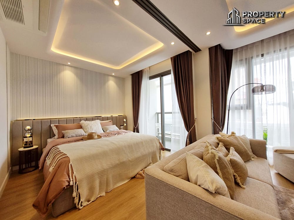 1 Bedroom City View In SeaSpire Jomtien Beachfront Condo For Sale Image 1