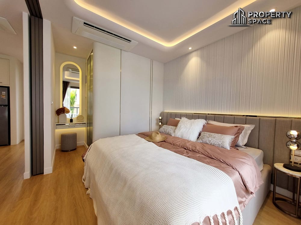 1 Bedroom City View In SeaSpire Jomtien Beachfront Condo For Sale Image 3