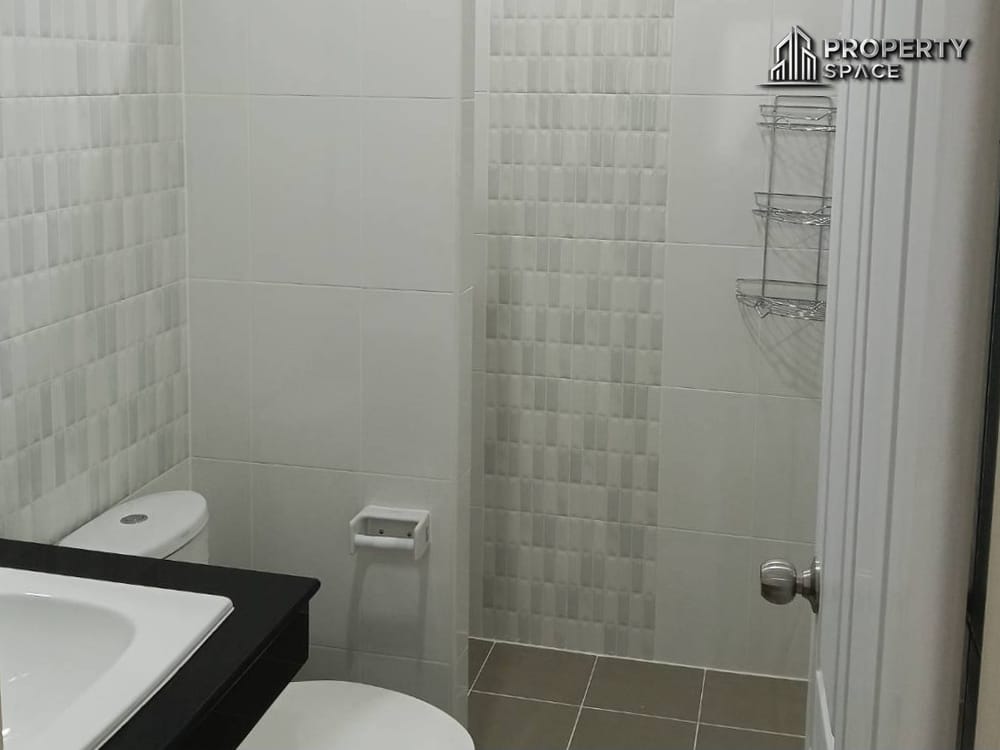 Modern 2 Bedroom Townhouse For Rent in East Pattaya Image 10