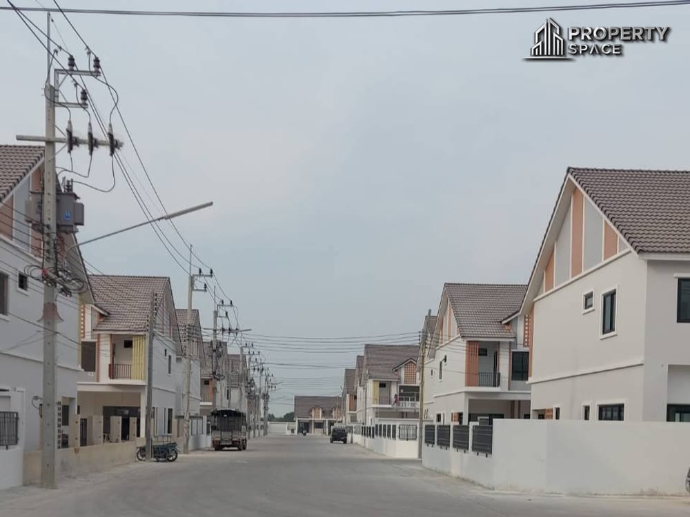 Modern 2 Bedroom Townhouse For Rent in East Pattaya Image 13