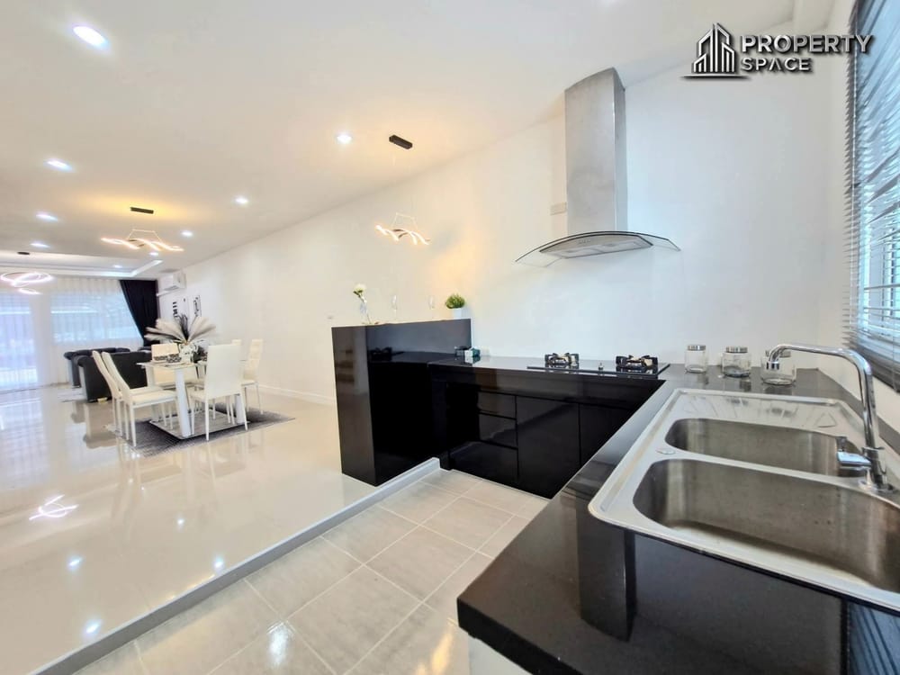 2 Bedroom Modern Townhouse Near Jomtien Beach For Sale And Rent Image 10
