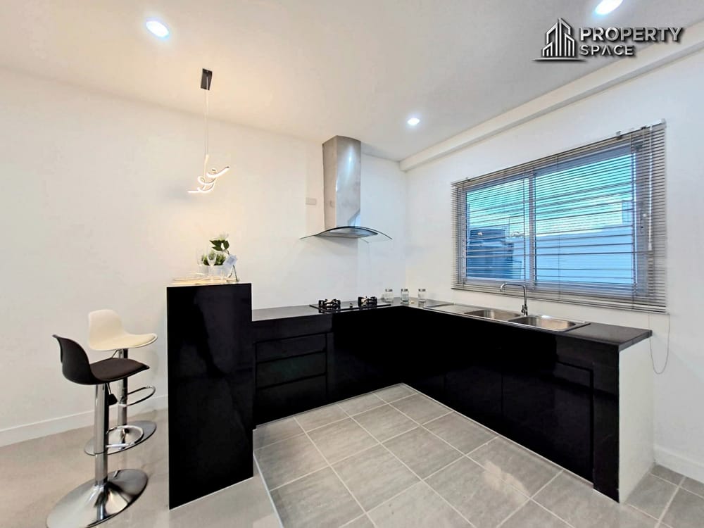 2 Bedroom Modern Townhouse Near Jomtien Beach For Sale And Rent Image 12