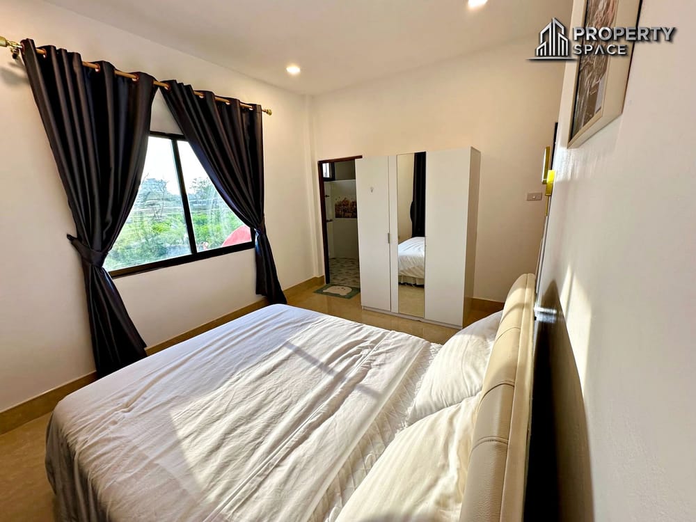 Spacious 5-Bedroom Pool Villa in Eakmongkol 2 Jomtien For Rent Image 19