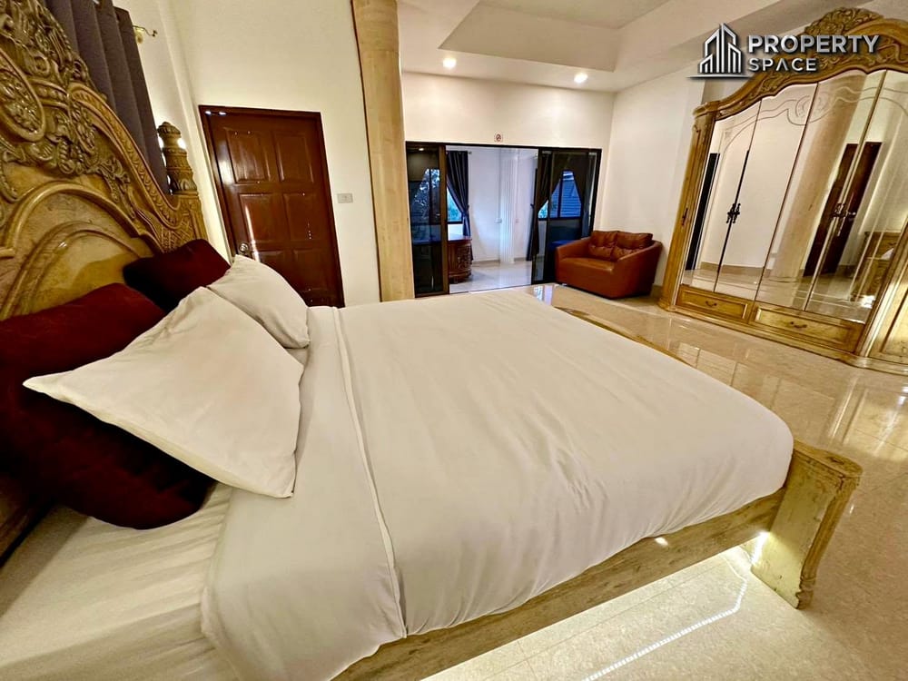 Spacious 5-Bedroom Pool Villa in Eakmongkol 2 Jomtien For Rent Image 9