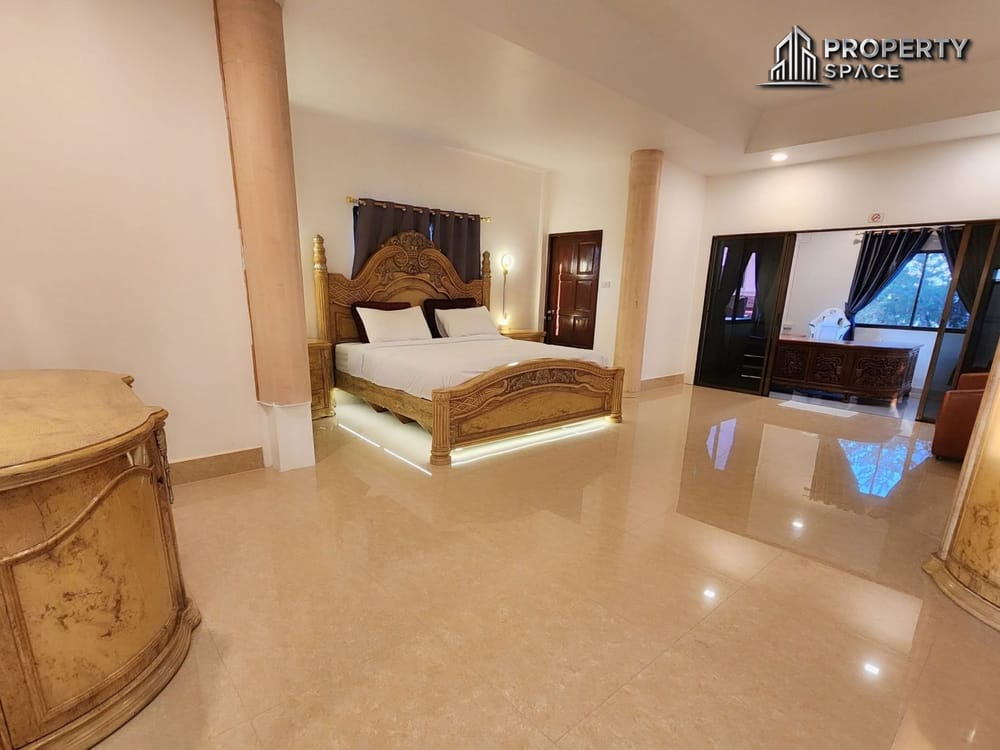 Spacious 5-Bedroom Pool Villa in Eakmongkol 2 Jomtien For Rent Image 7