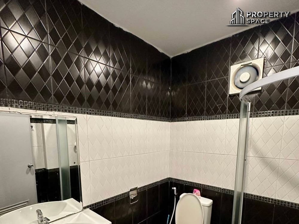 Spacious 5-Bedroom Pool Villa in Eakmongkol 2 Jomtien For Rent Image 20
