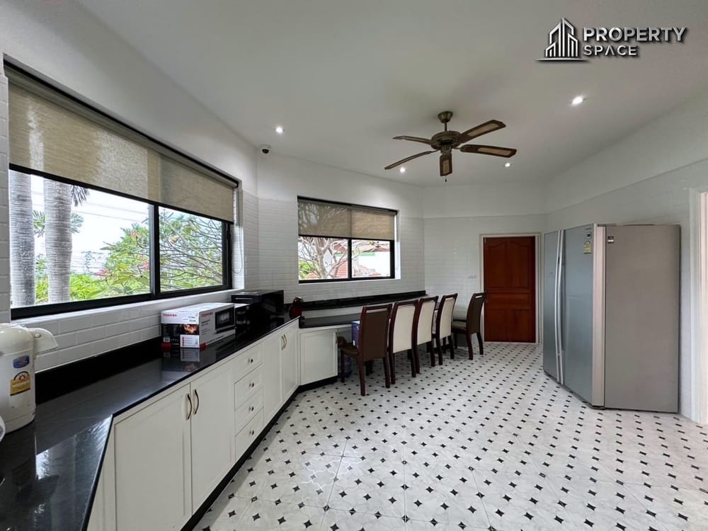 Spacious 4 Bedroom Pool Villa In Paradise Villa 1 Pattaya For Sale  Image 11