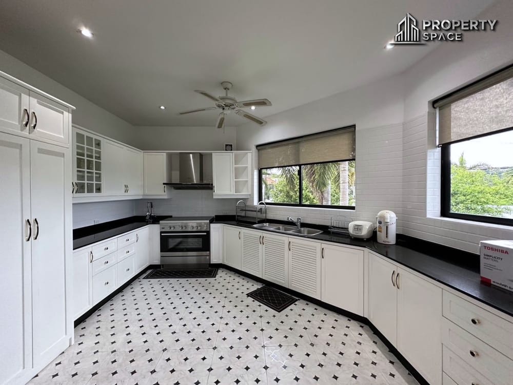 Spacious 4 Bedroom Pool Villa In Paradise Villa 1 Pattaya For Sale  Image 10