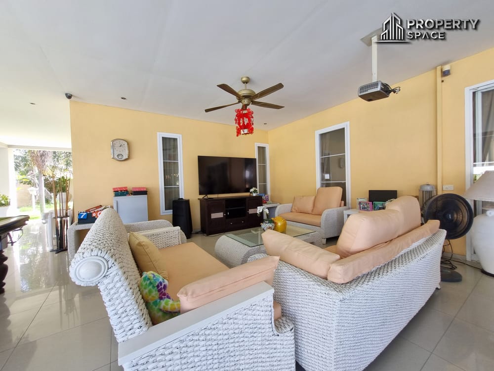 Luxury Spacious 8 Bedroom Pool Villa In East Pattaya For Rent Image 31