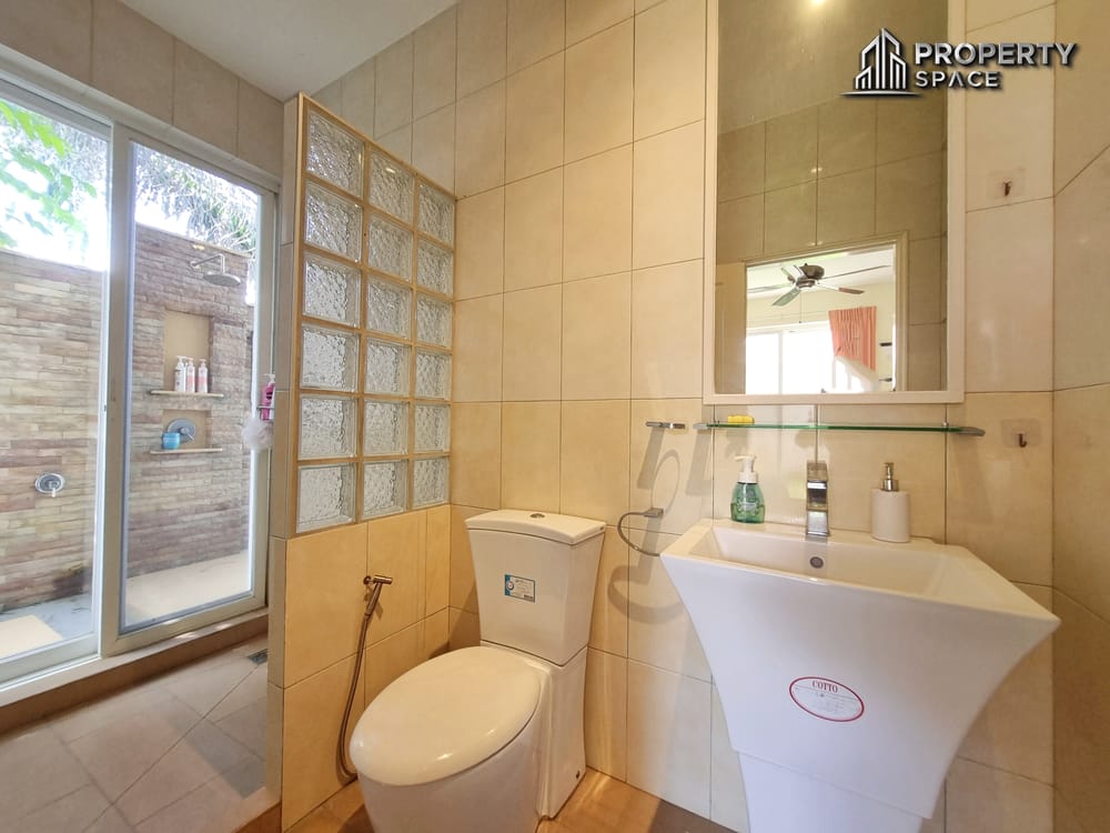 Luxury Spacious 8 Bedroom Pool Villa In East Pattaya For Rent Image 37